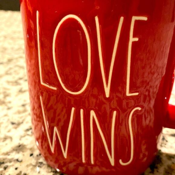 ❤️NEW Love Wins Mug with Cover - Picture 5 of 5